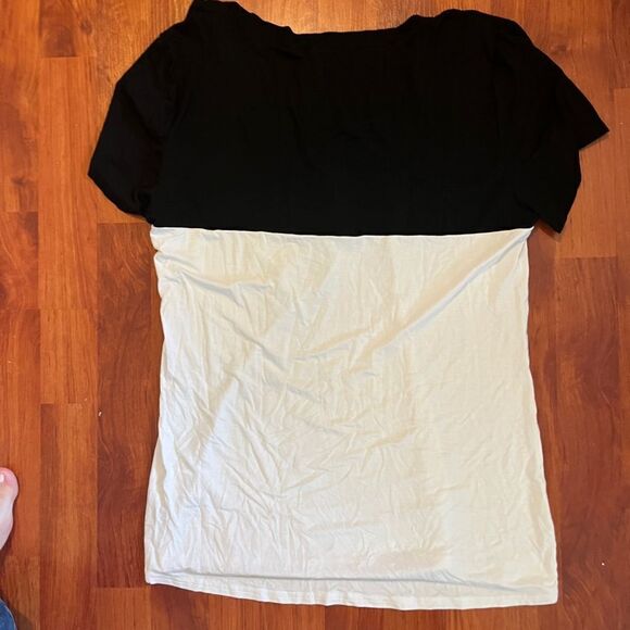 NWOT. Black-and-white simple blouse top. Size medium. - Picture 5 of 6